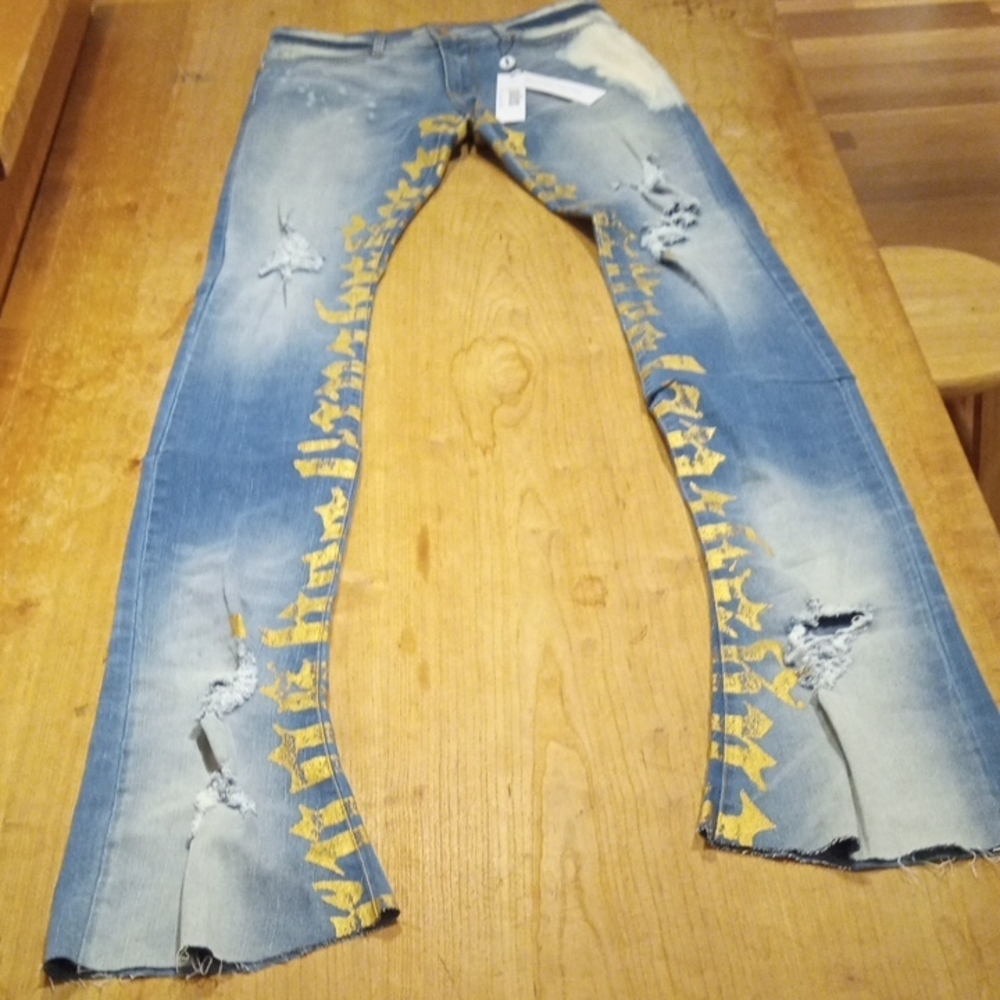 Trendy Blue Distressed Jeans with Yellow Details